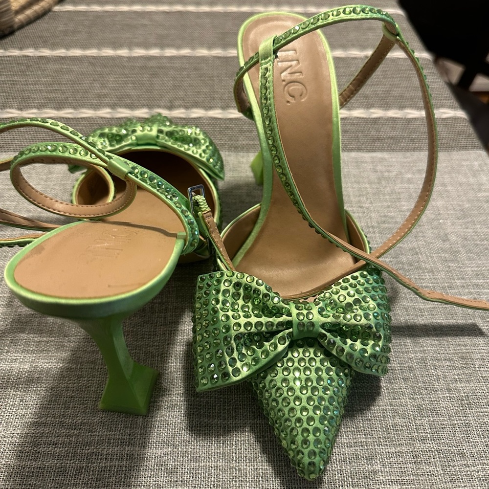 Green Strappy Heels 💚 - Picture 2 of 2